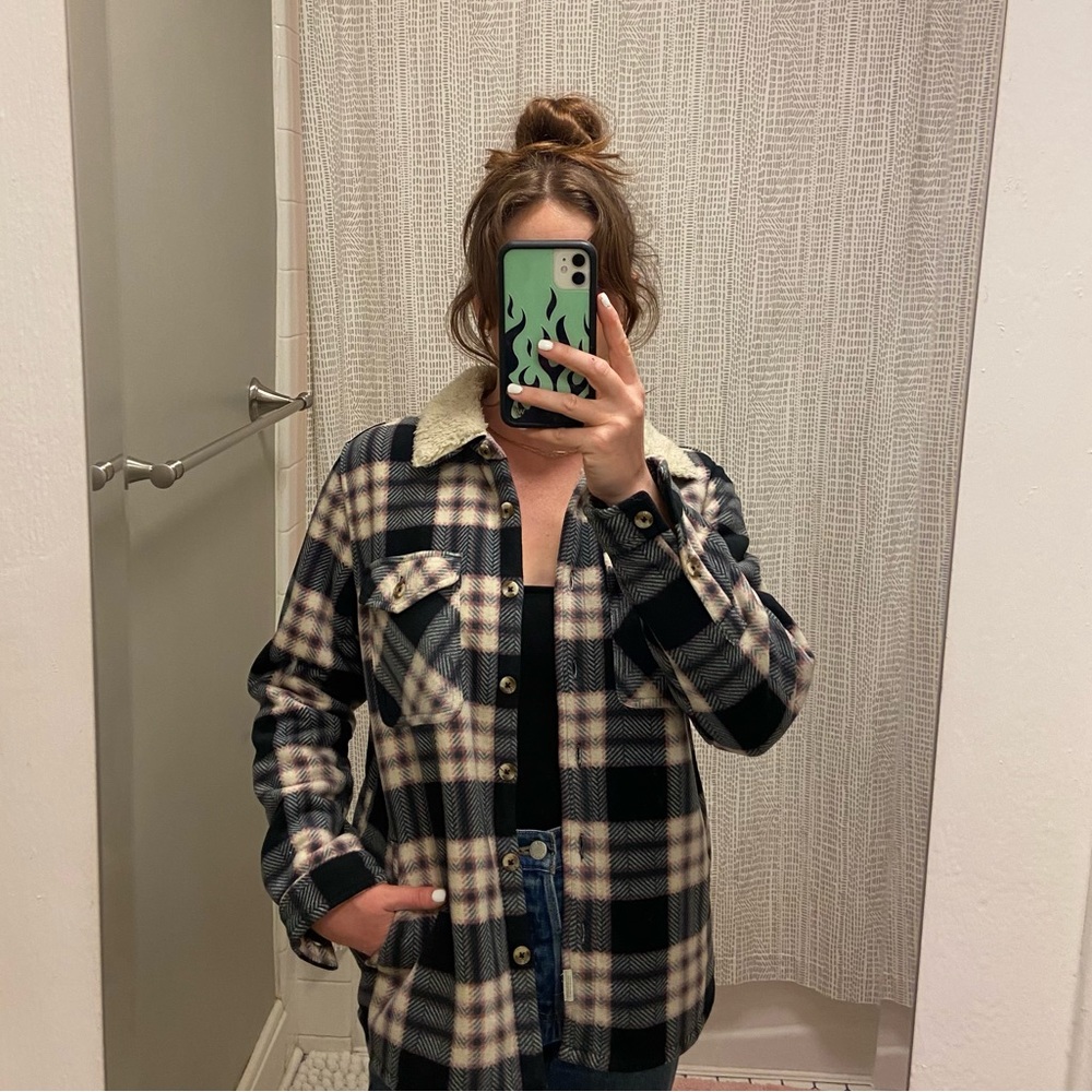 Shearling lined flannel 🤍 - Picture 4 of 4